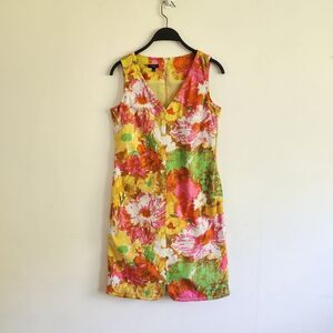 Talbots shift dress and cotton with lining and pockets. Zips up back.